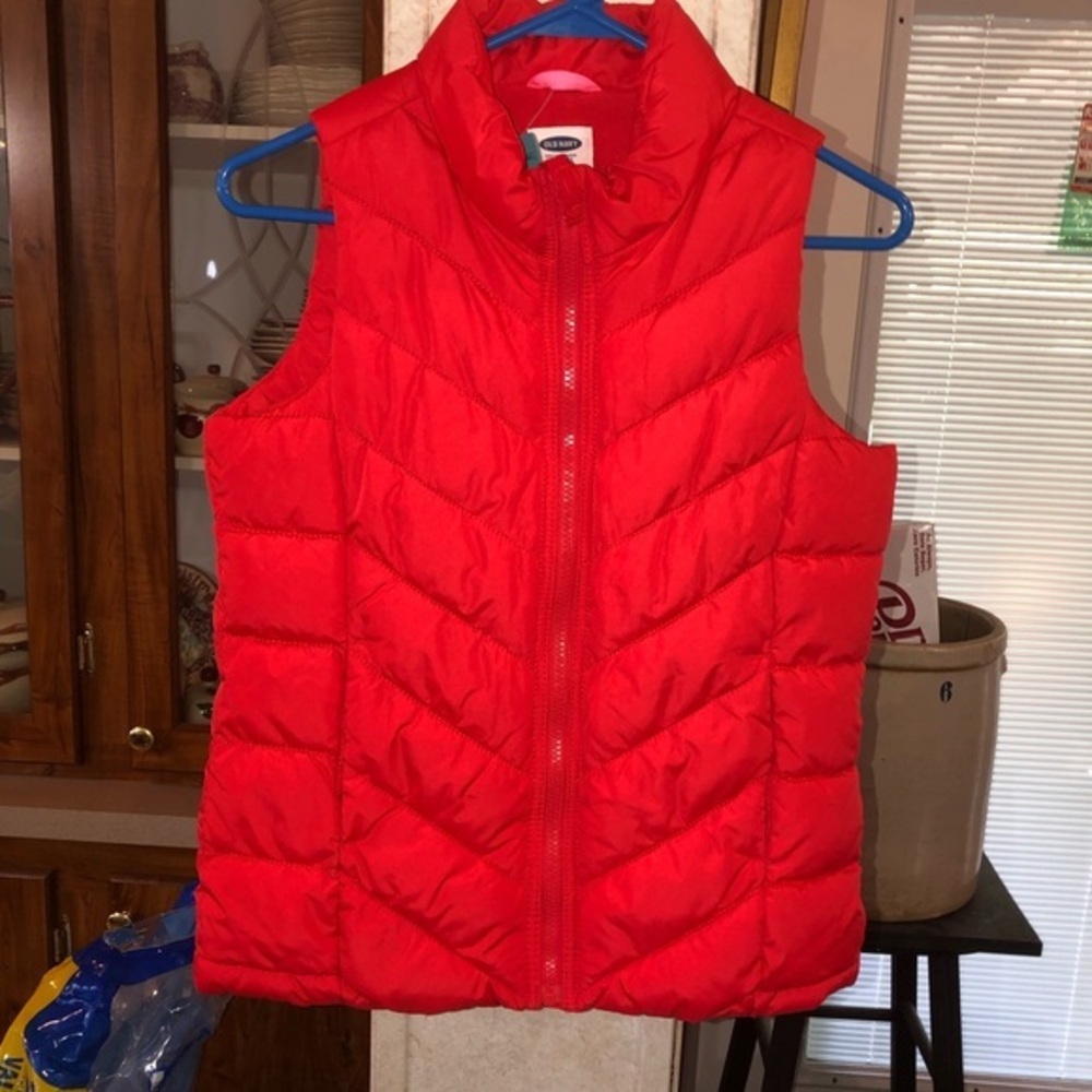 OLD NAVY SIZE MEDIUM 10/12 GIRLS RED PUFFER VRST IN EUC